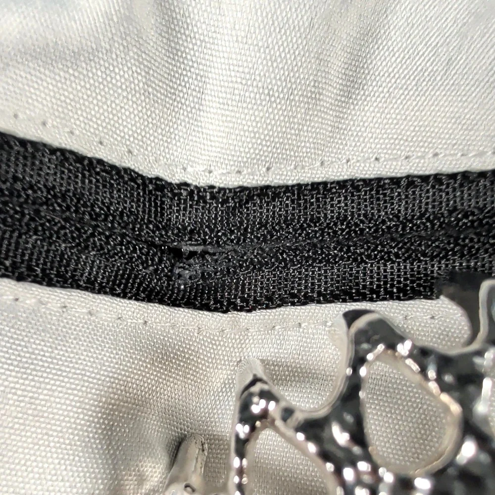 Gesean Running Shorts Sz Large White Blk Built In Compression Back Zipper Pocket